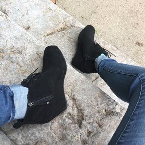 ⬇️SALE⬇️Faux Suede Black wedge booties